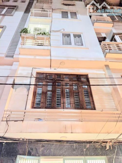 Bán nhà Lạc Long Quân ngõ thông ô tô 40m 4 tầng 6.8 tỷ
