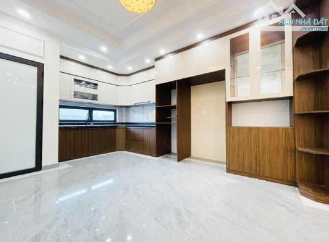 Nhà riêng Hoàng Cầu DT 50m2, 5 tầng, MT 4m, 06 ngủ, đủ điều hòa, phù hợp ở, VP. Giá 14 tr - 3