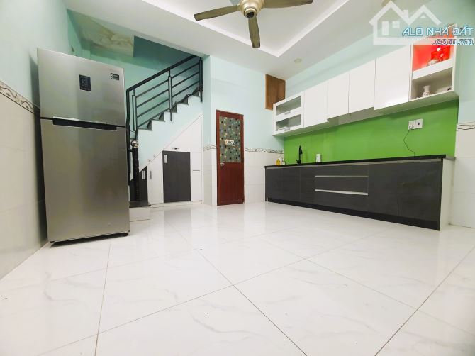 21m2 Ni Sư Huỳnh Liên, 3 tầng, nhà mới ở liền, tặng nội thất