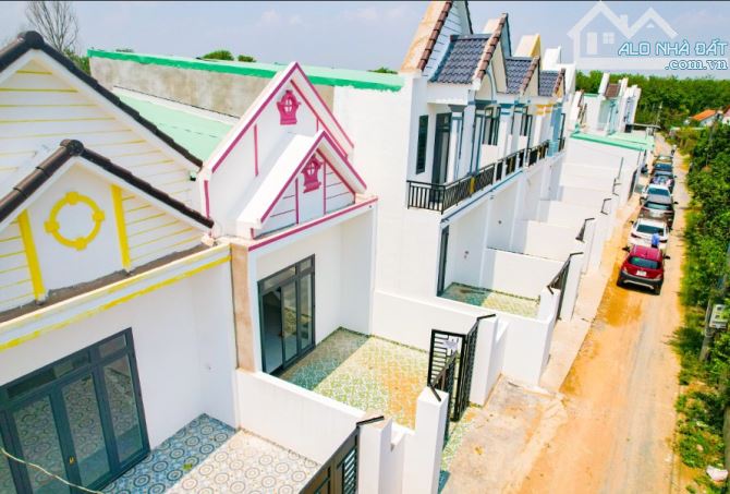 Bán nhà 90m2 gác lửng, sổ riêng ngay UBND xã Bình Lợi, 1.45 tỷ.