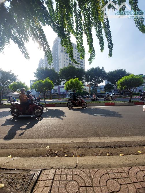 5.5x14M Bán đất tặng nhà Phạm Văn Đồng ngay cc SunnyPlaza nhỉnh 6tỷ TL