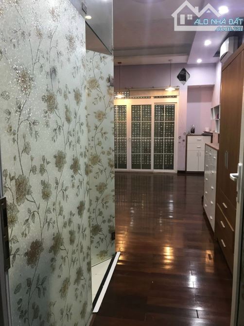 Bán nhà khu cao cấp Trần Phú, Ngô Quyền DT: 74.4m MT: 4.96m Giá: 13 tỷ Ms Minh - 1