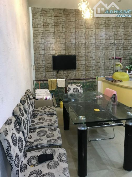Bán nhà khu cao cấp Trần Phú, Ngô Quyền DT: 74.4m MT: 4.96m Giá: 13 tỷ Ms Minh - 4