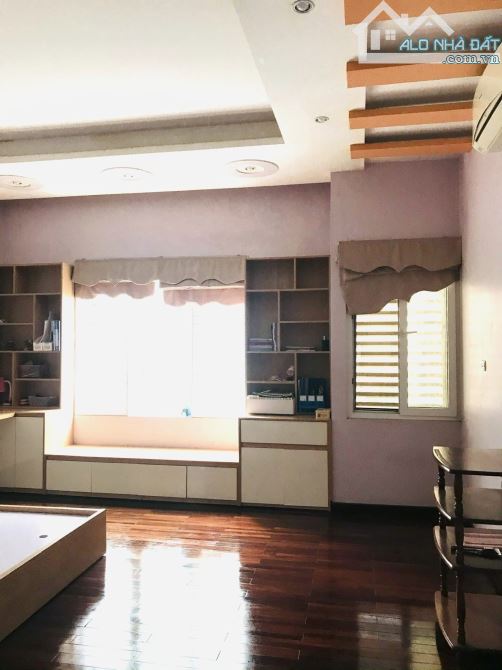 Bán nhà khu cao cấp Trần Phú, Ngô Quyền DT: 74.4m MT: 4.96m Giá: 13 tỷ Ms Minh - 6