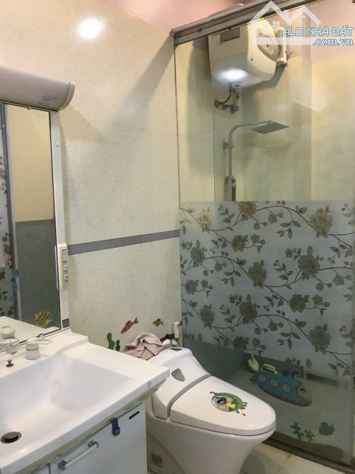 Bán nhà khu cao cấp Trần Phú, Ngô Quyền DT: 74.4m MT: 4.96m Giá: 13 tỷ Ms Minh - 7