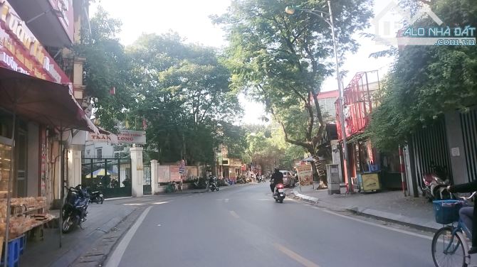 Cực Hiếm, bán nhà phân lô Tạ Quang Bửu ô tô tránh đỗ, vỉa hè rộng 5m dt 113m2 MT 4,1m