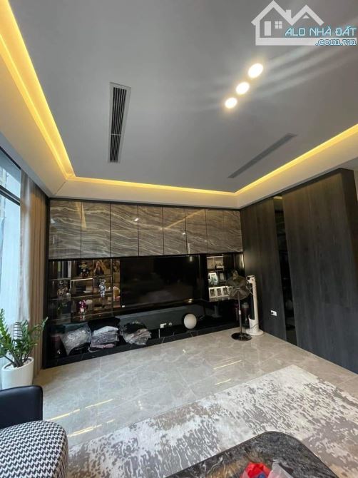 MẶT PHỐ VIP GIA THỤY LONG BIÊN NGÕ THÔNG ÔTÔ TRÁNH VỈA HÈ KINH DOANH THANG MÁY. 13,9TỶ