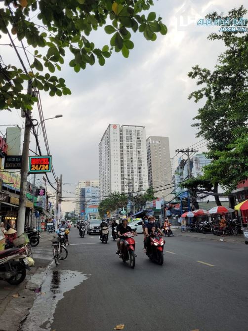 Bán nhà mặt tiền Bình Thạnh, kế bên Vincom, 6.2 x 17, giá nhỉnh 12 tỷ - 1