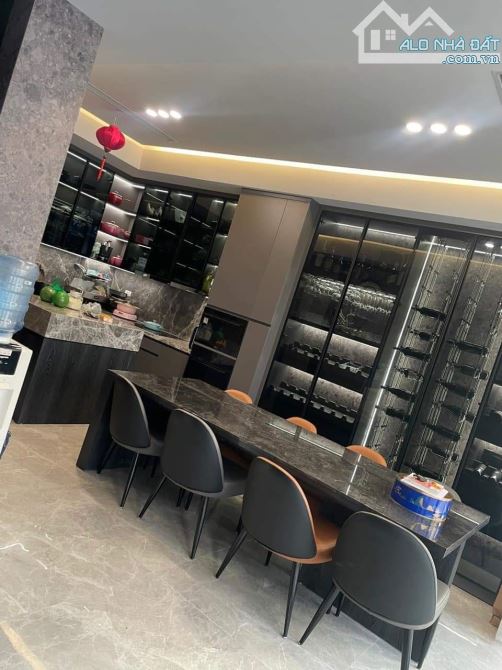 MẶT PHỐ VIP GIA THỤY LONG BIÊN NGÕ THÔNG ÔTÔ TRÁNH VỈA HÈ KINH DOANH THANG MÁY. 13,9TỶ - 2