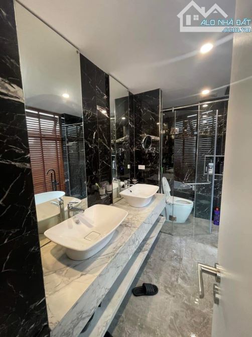 MẶT PHỐ VIP GIA THỤY LONG BIÊN NGÕ THÔNG ÔTÔ TRÁNH VỈA HÈ KINH DOANH THANG MÁY. 13,9TỶ - 4