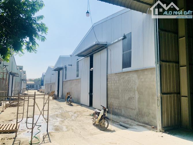 Cho thuê 2.200m2 kho chứa hàng xây mới ngay KM 11 Đại Lộ TL