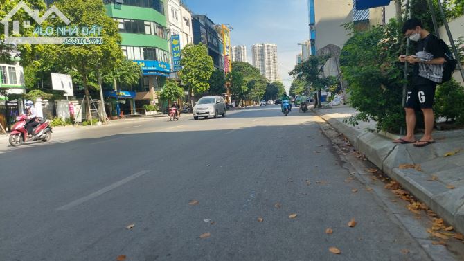 BÁN SIÊU BIỆT THỰ MẶT PHỐ TRUNG KÍNH. DT 280M2, MT 30M. LÔ GÓC. VỈA HÈ RẤT RỘNG. RẤT ĐẸP - 1