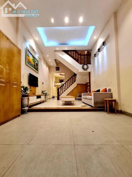 Bán nhà Dt 44 m2 x5 tầng Mt 4m, giá 5,8 tỷ phố Pháo Đài Láng, - 1