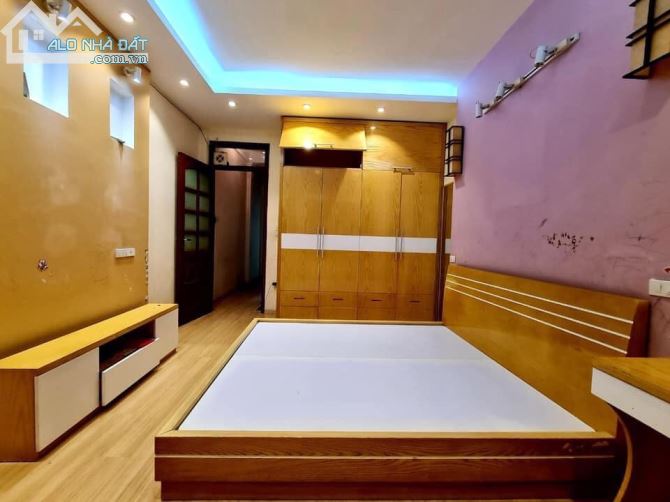 Bán nhà Dt 44 m2 x5 tầng Mt 4m, giá 5,8 tỷ phố Pháo Đài Láng, - 2