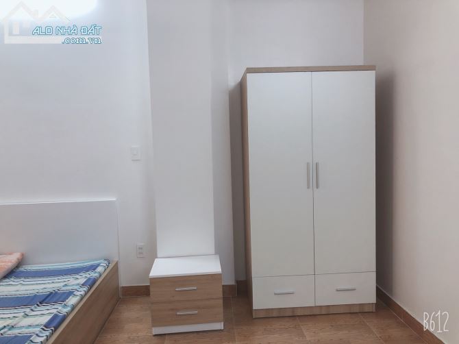 1/ đường Lê Trọng Tấn . hẻm nhựa 8m , DT: 5m * 18m .  1 trệt 1 lửng 4  lầu + ST - 1