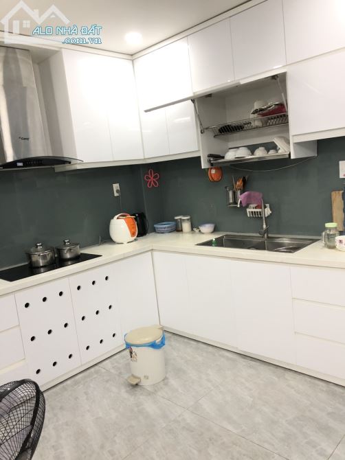 1/ đường Lê Trọng Tấn . hẻm nhựa 8m , DT: 5m * 18m .  1 trệt 1 lửng 4  lầu + ST - 4