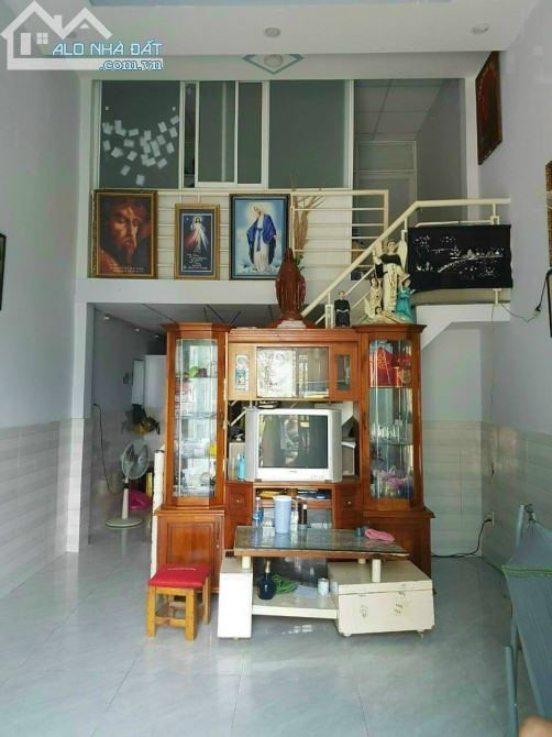 Bán gấp căn nhà 98m2 ở xã Thới Tam Thôn - Hóc Môn giá 750 triệu.