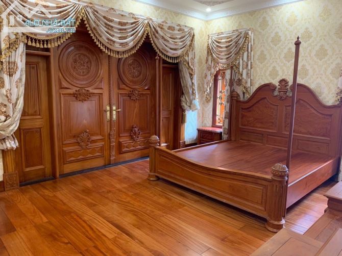 [Q.BÌNH TÂN] Cần bán biệt thự gỗ đỏ – P.bình hưng hòa B - dt: 400m² - giá 28 tỷ - 2,5 lầu.