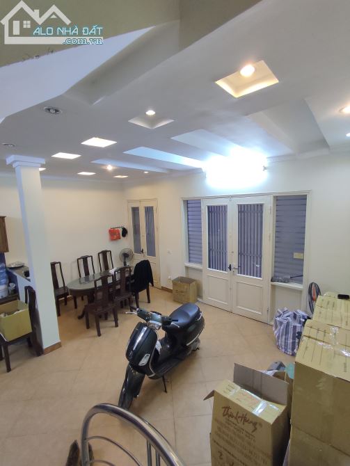 BÁN NHÀ VÕNG THỊ - GẦN TÂY HỒ - NGÕ RỘNG -  SỔ NỞ HẬU - 42M2,  5 T, MT 6M, 8.65 TỶ - 1