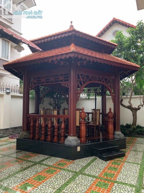 [Q.BÌNH TÂN] Cần bán biệt thự gỗ đỏ – P.bình hưng hòa B - dt: 400m² - giá 28 tỷ - 2,5 lầu. - 4