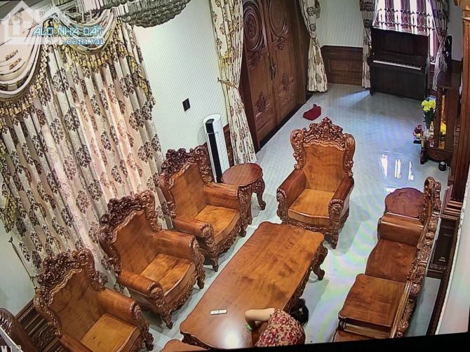 [Q.BÌNH TÂN] Cần bán biệt thự gỗ đỏ – P.bình hưng hòa B - dt: 400m² - giá 28 tỷ - 2,5 lầu. - 5