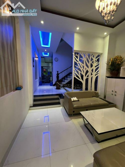 Nhà đẹp 4tầng mặt tiền NTMKhai gần biển 92m2 Bán 24 Tỷ
