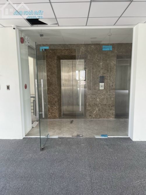 bán tòa nhà 1,800m2 sàn- mt hoàng sa, q1. dt: 20x18. 1 hầm+8 tầng. 110 tỷ - 1