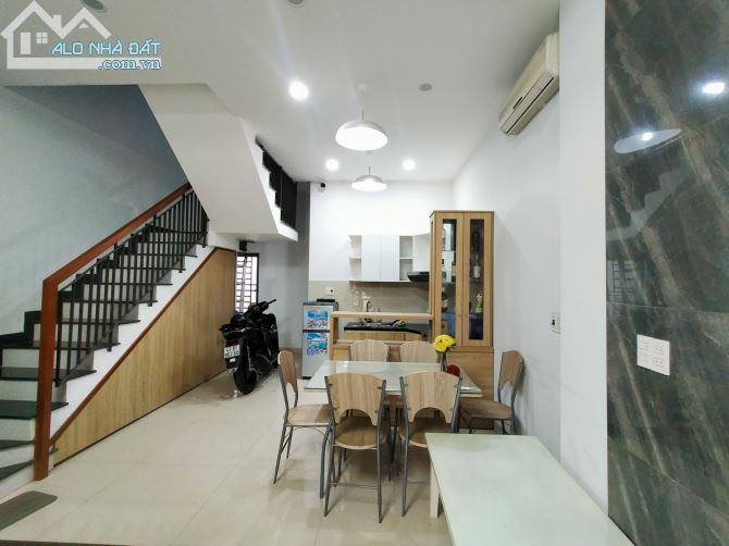 Chủ Đi Mỹ Có Việc Nên Cần Chuyển Nhượng Lại Khách Sạn Khu vực kinh doanh sầm uất gần biển - 1