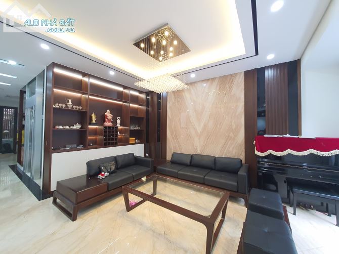 Biệt thự VIP Phố Tô Ngọc Vân, 180m2, MT 11m, Giá 52 tỷ, Gara 2 Ô tô. - 2
