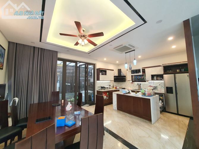 Biệt thự VIP Phố Tô Ngọc Vân, 180m2, MT 11m, Giá 52 tỷ, Gara 2 Ô tô. - 3
