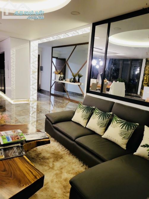 cho thuê penhouse Gateway 3PN full nội thất sân vườn rộng 238m2 - 1