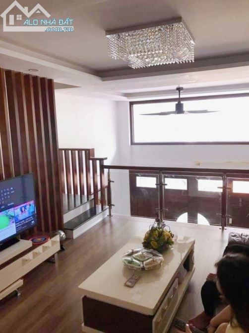 Bán nhà Bồ Đề  diện tích 50 X 5 tầng, vị trí lô góc, ô tô thông, kinh doanh,  giá chào 6.2 - 1