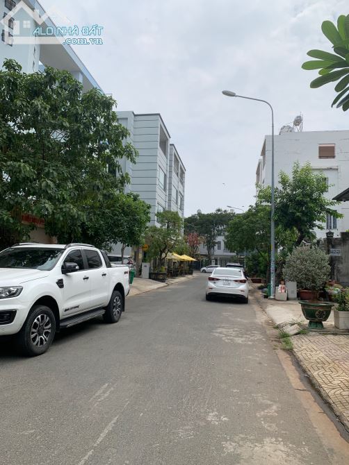 Bán gấp lô đất MT đường số 12 KDC Khang Điền intresco