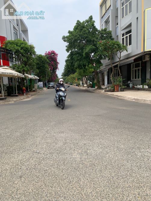 Bán gấp lô đất MT đường số 12 KDC Khang Điền intresco - 1