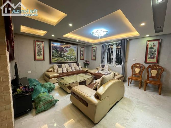 BÁN BIỆT THỰ  LAI XÁ,  LÔ GÓC , Ô TÔ TRÁNH, SÂN VƯỜN Ở RẤT SƯỚNG  144M2, GIÁ 28 TỶ