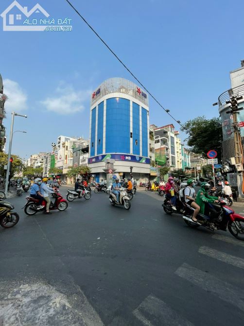 Hàng hiếm! Bán nhà Góc 2 MT Nguyễn Đình Chiểu + Nguyễn Thiện Thuật, Quận 3. 10x10m, 70 tỷ