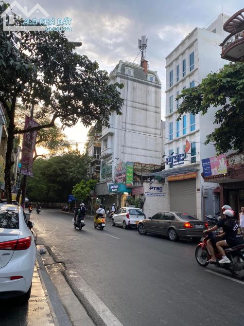 Bán nhà Nguyễn Khuyến mặt phố cũ vỉ hè rộng kinh doanh VP 259 m2 giá 63 tỷ - 1