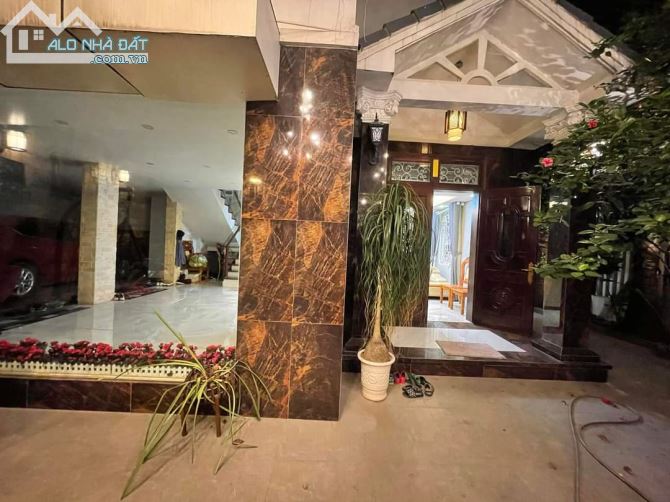 BÁN BIỆT THỰ  LAI XÁ,  LÔ GÓC , Ô TÔ TRÁNH, SÂN VƯỜN Ở RẤT SƯỚNG  144M2, GIÁ 28 TỶ - 2