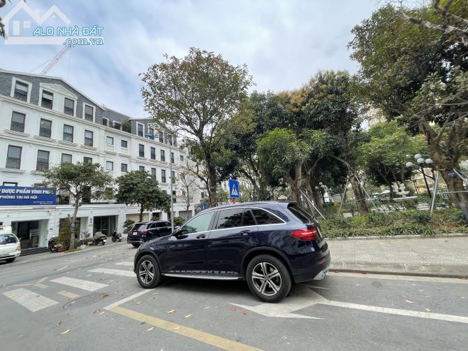 BIỆT THỰ NAM TRUNG YÊN 250m2 MT 12m 5 TẦNG THANG MÁY View công viên 74,5 Tỷ