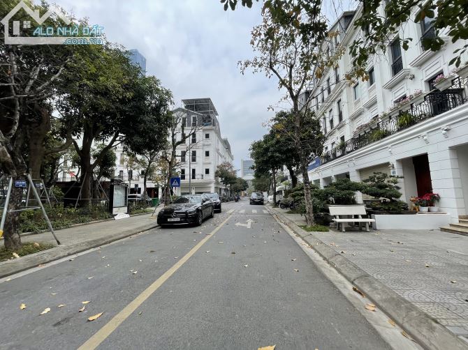 BIỆT THỰ NAM TRUNG YÊN 250m2 MT 12m 5 TẦNG THANG MÁY View công viên 74,5 Tỷ