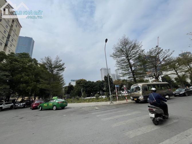 BIỆT THỰ NAM TRUNG YÊN 250m2 MT 12m 5 TẦNG THANG MÁY View công viên 74,5 Tỷ