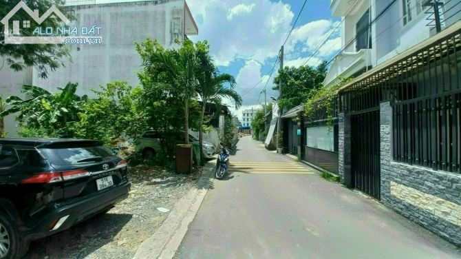 Bán giá tốt lô đất 75m2 đường 2 ô tô tránh nhau ra mặt tiền đường số 11 chỉ 60m