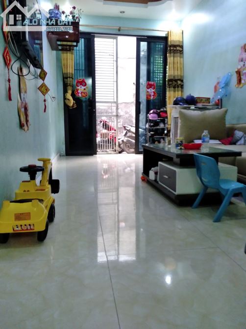 Hiếm – Nhà đẹp - Gần phố - 30m2 an ninh tuyệt đối, nhỉnh 1 tỷ, Hoàng Mai