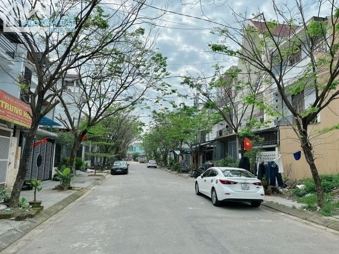 Bán đất 92,3m2 KQH Xuân Phú, mặt tiền đường Nguyễn Xuân Lâm, cạnh chung cư Vicoland TP Huế - 1