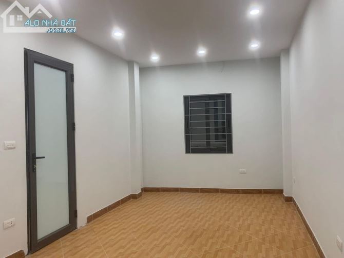 Cho thuê nhà ngõ 6 Mạc Thái Tổ, Cầu Giấy. DT 63m2, xây dựng 4.5 tầng. Giá 24 tr/thg - 2
