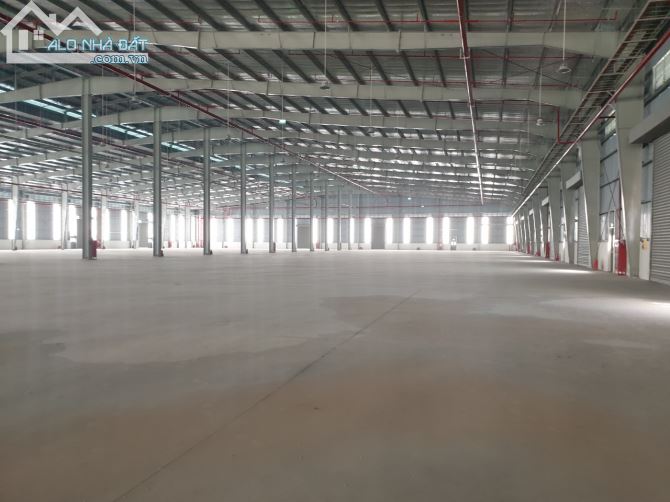 Sẵn 7000m2 kho tiêu chuẩn đầy đủ PCCC tại khu công nghiệp Đài Tư, Hà Nội cho thuê