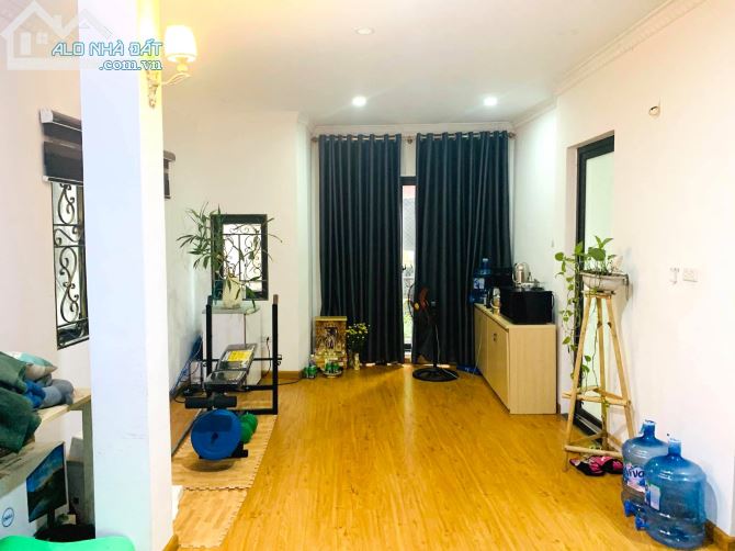 Bán nhà Tân Mai, 34m2,4 tầng, ô tô 10m, Ở NGAY, chỉ 5.3 tỷ.