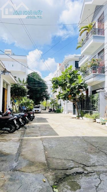 ĐƯỜNG SỐ PHƯỜNG 4 QUẬN 4 CHỦ XÁC ĐỊNH BÁN ĐẤT 🚗🚕 ( Lưu Ý : Nhà Vẫn Ở Rất Tốt ) - 1