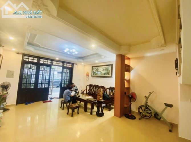 BÁN NHÀ MẶT TIỀN HẢI HỒ - Q. HẢI CHÂU - MT: 8M, NỞ HẬU - KHU VỰC KINH DOANH SẦM UẤT - 3 T - 3