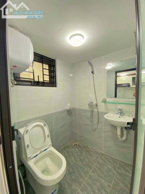 Tòa CCMN 7 Tầng 21 Phòng 65m, MT5m, PCCC, Via hè 12m. Giá 19 Tỷ. Lh: Hoàng Trung - 4